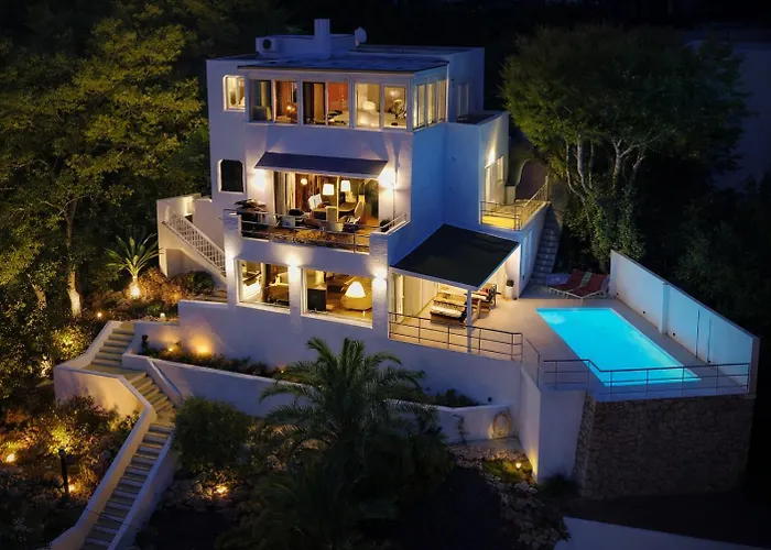 Altavista Amazing View South Oriented Calm Area Ac 2 Minutes Drive And 18 Minutes Walk 别墅 *